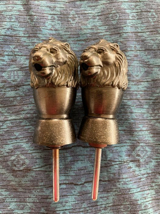 Tampas de garrafa em inox cabeça de leão