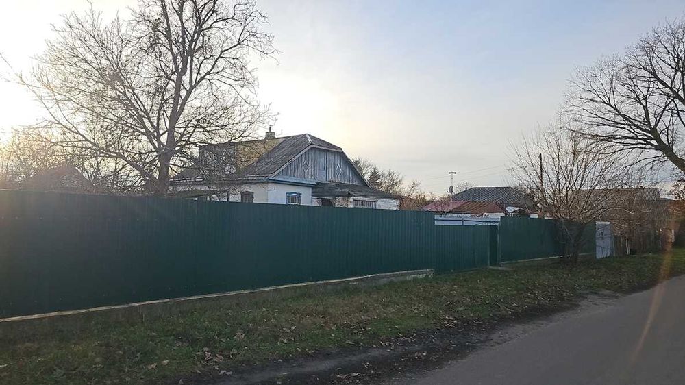 Будинок в місті Яготині поруч з Мясним базаром, школою та садочком