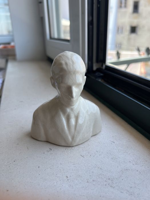 Estátua / Busto cerámico vitrificado Franz Kafa (Chéquia)