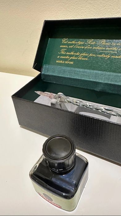 Espectacular!!!Caneta totalmente esculpida em VIDRO que  ESCREVE !!!