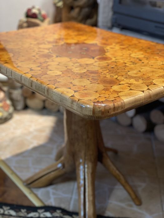 Стіл з дерева та епоксидної смоли