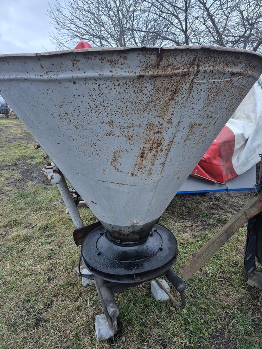 Розкидач мінеральних добрив