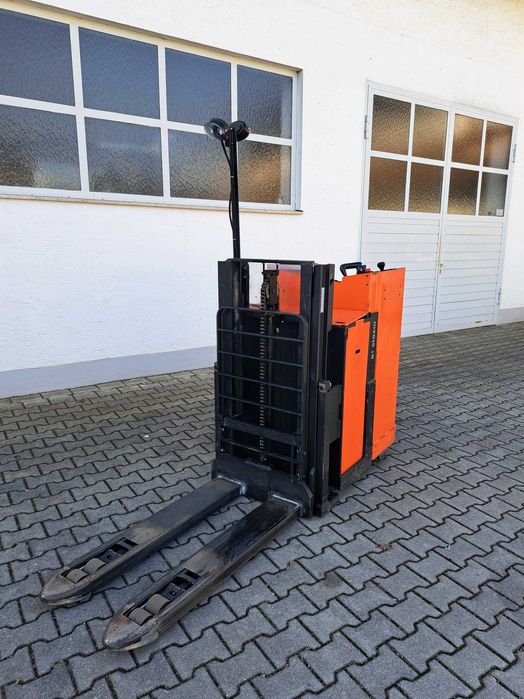 Wózek paletowy elektryczny Linde, Toyota Staxio