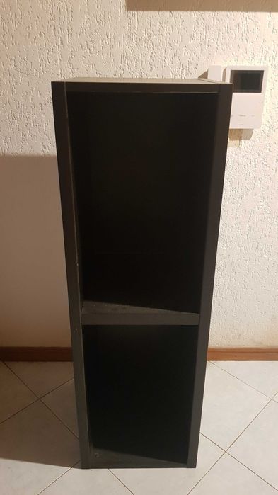 Movel preto IKEA com 2 espaços de arrumação