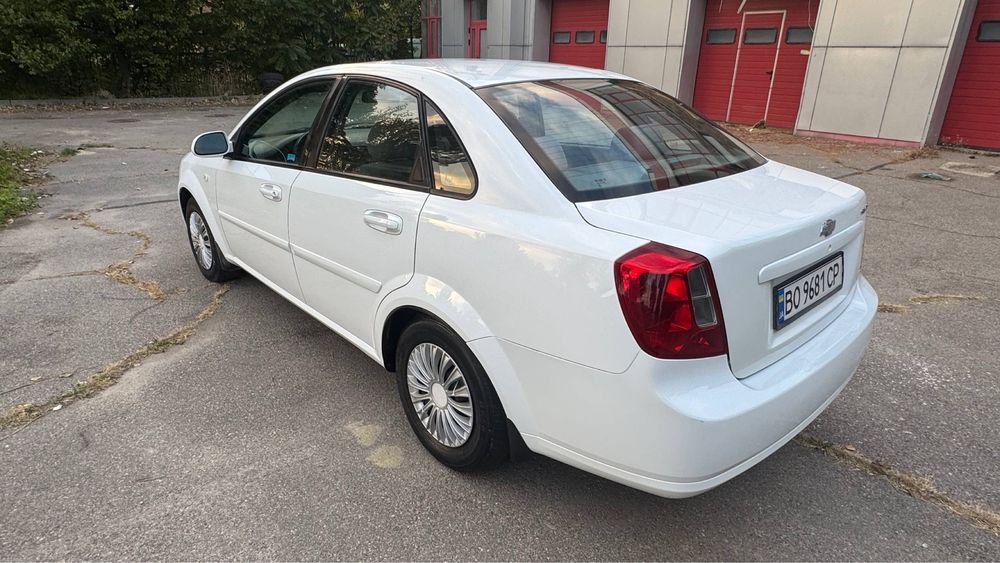 Chevrolet Lacetti 2010 1.6 бензин