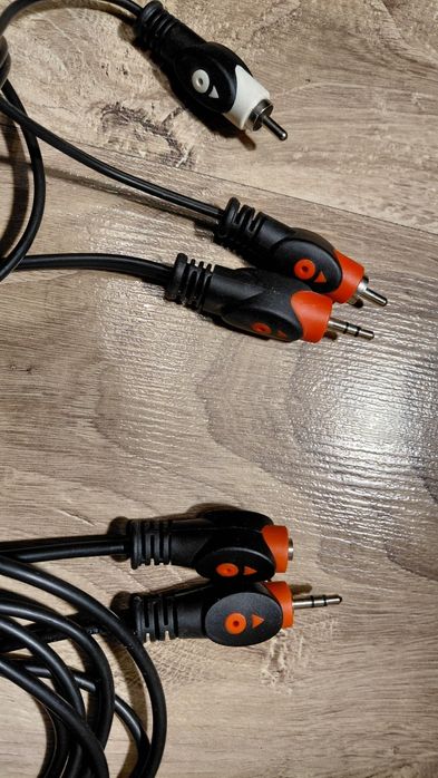 Zestaw kabli do połączenia komputera z głośnikami / wieżą