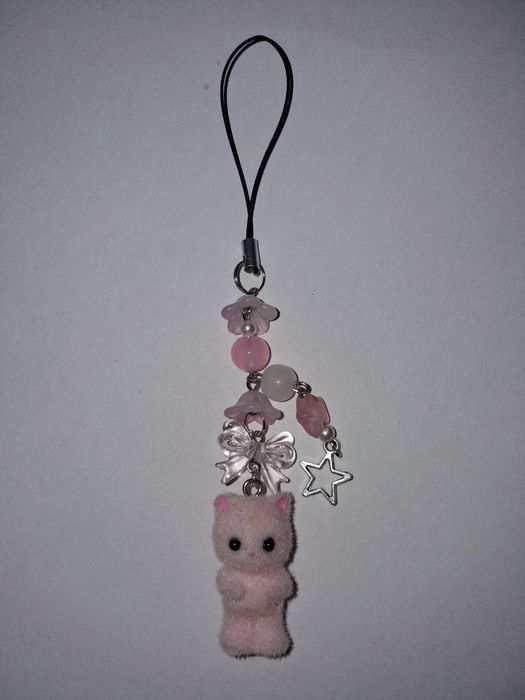 Брелок из пинов с котом