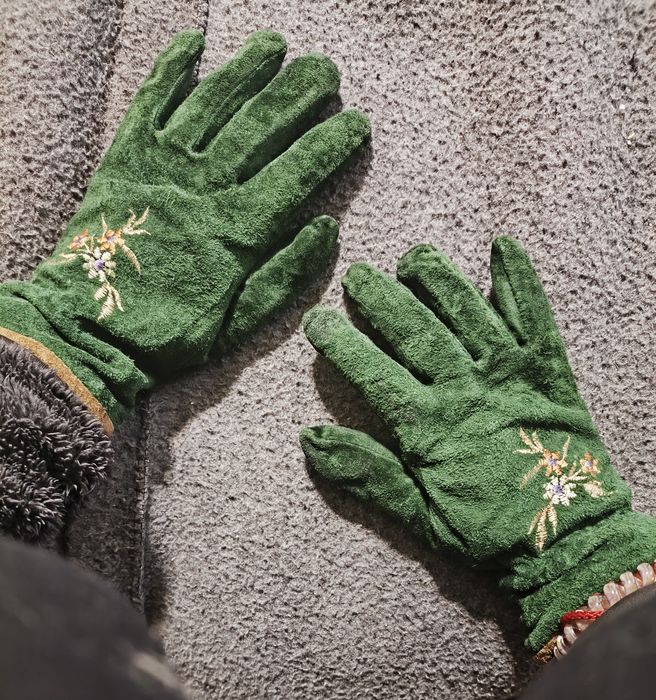 Продам женские перчатки б/у