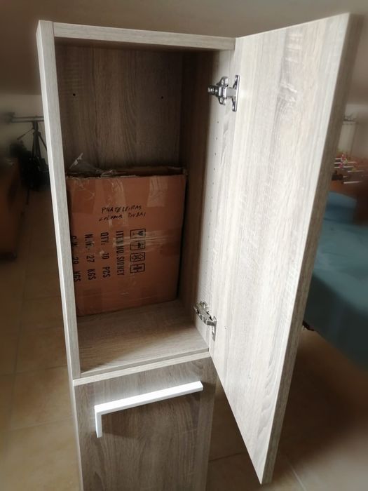 Coluna suspensa para casa de banho