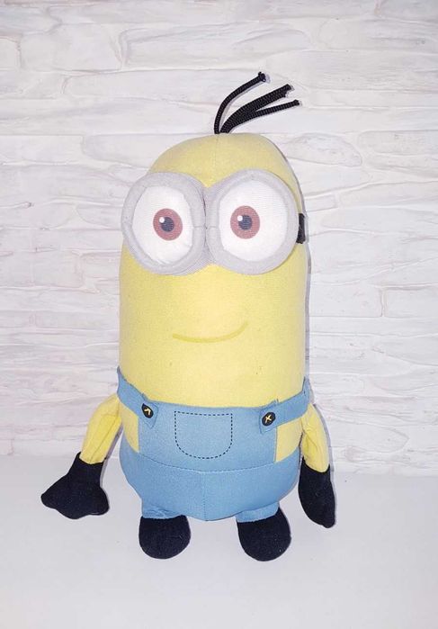 minionki rozrabiają minionek maskotka 35 cm