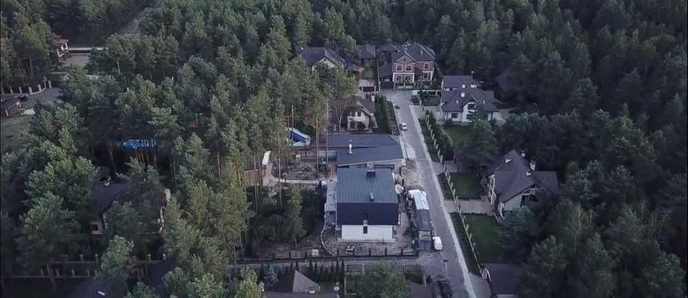 Продаж сучасного будинку 300 м² + 39 соток в сосновому лісі