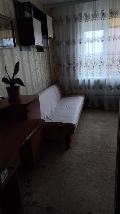 Здається кімната в гуртожитку з комунальними