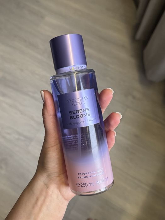 Спрей для тіла та блиск для губ від Victoria Secret