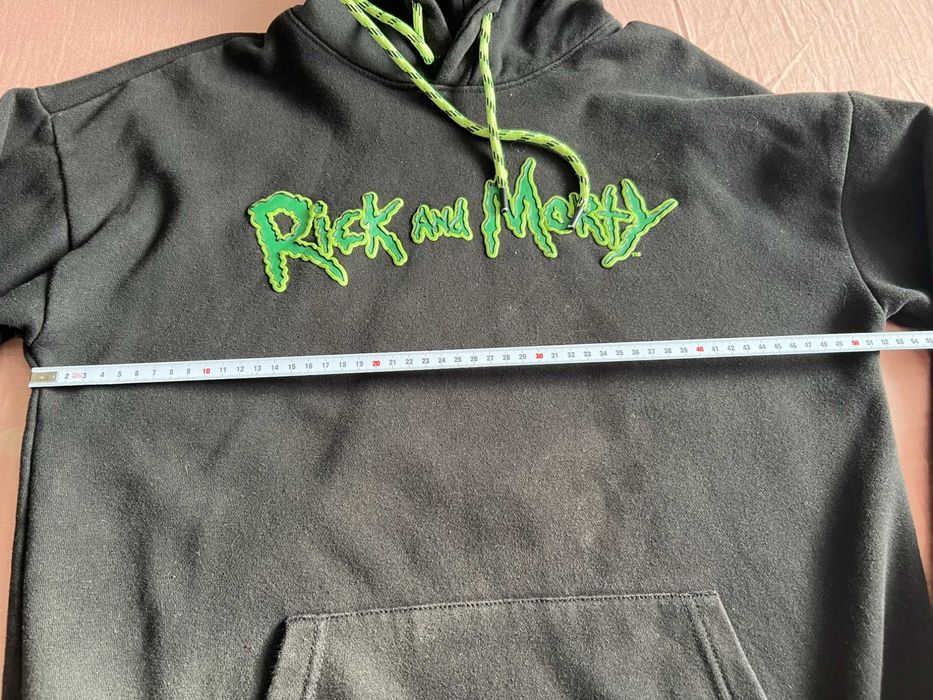 Czarna bluza Rick and Morty Bershka S