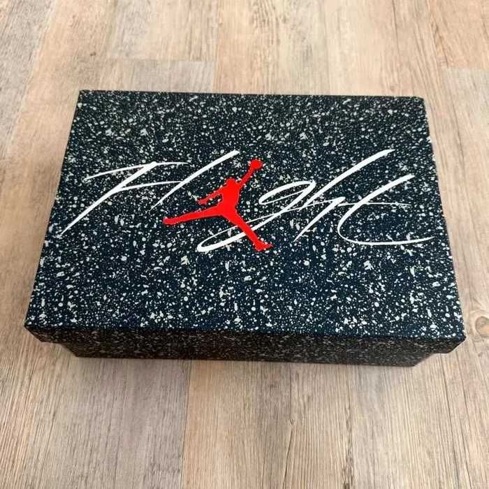 Buty sportowe "Jordan_4_Retro_Midnight_Navy Rozmiar 41