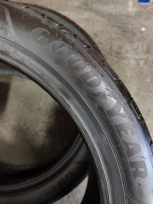 Pneus 205/45r17 Good Year Efficient Grip Performance com 95% piso