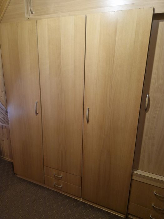 Sypialnia meble łóżko szafa wezgłowie stoliki  szuflady