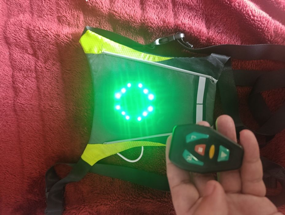 Sinais por as costas para trotinete o bicicleta