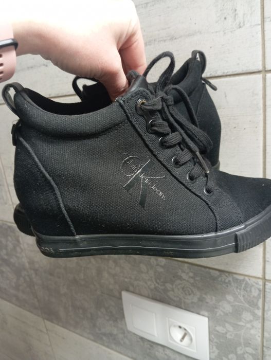 Sneakersy na koturnie Calvin Klein 38