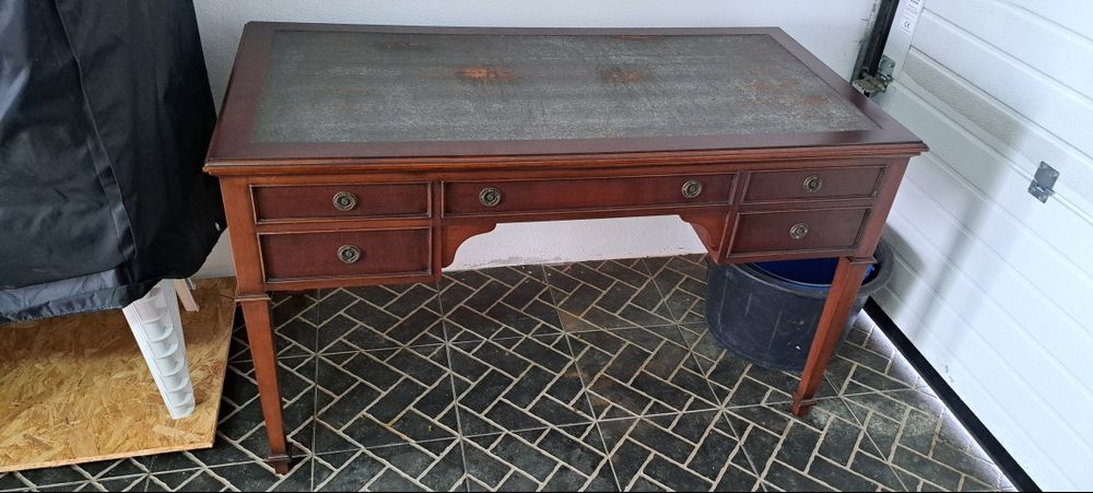 Secretaria e cadeira