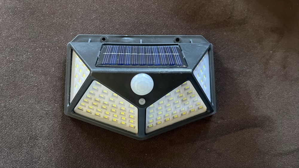 Lampa solarna sewnętrzna