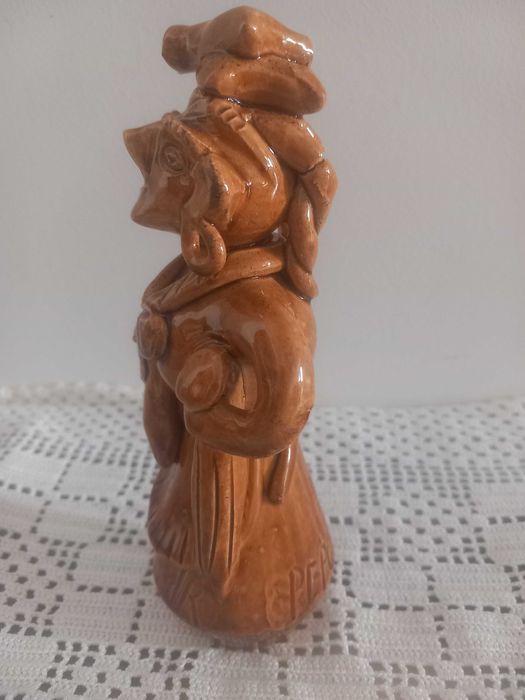 Escultura da ceramista Júlia Ramalho