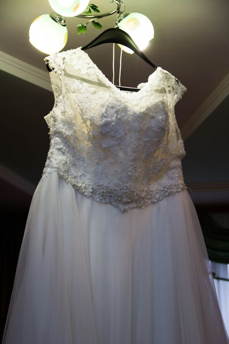 Продається весільна сукня