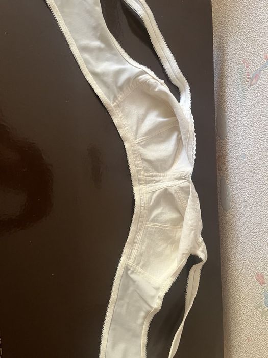 Білий бюстгальтер з вишивкою, розмір 95