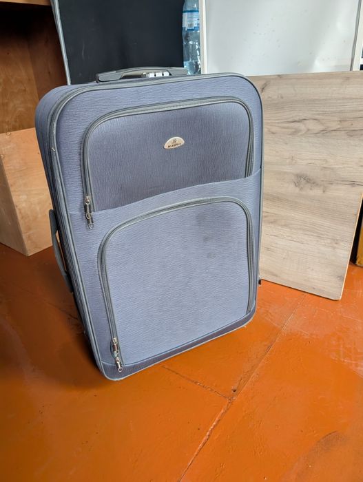 Продам валізу на колесах