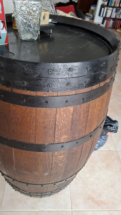 Garrafeira em pipa