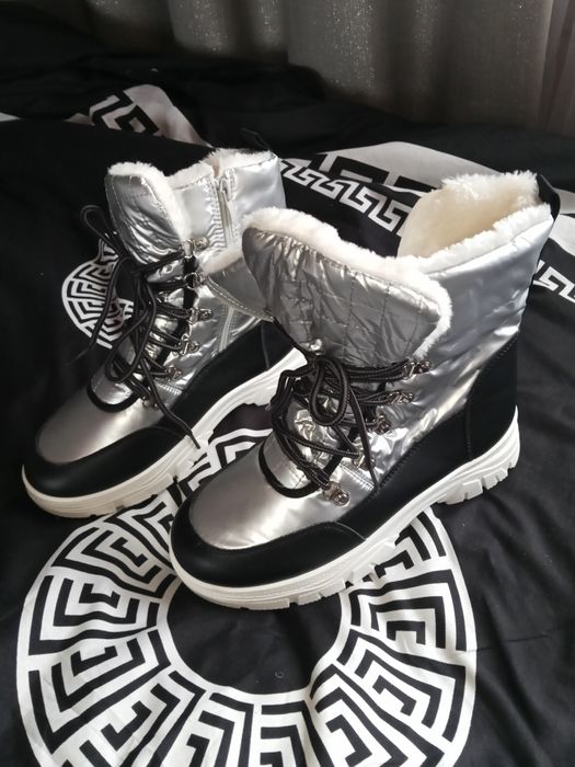 Śniegowce kozaki eskimoski 39 srebrne wiązane ciepłe futerko