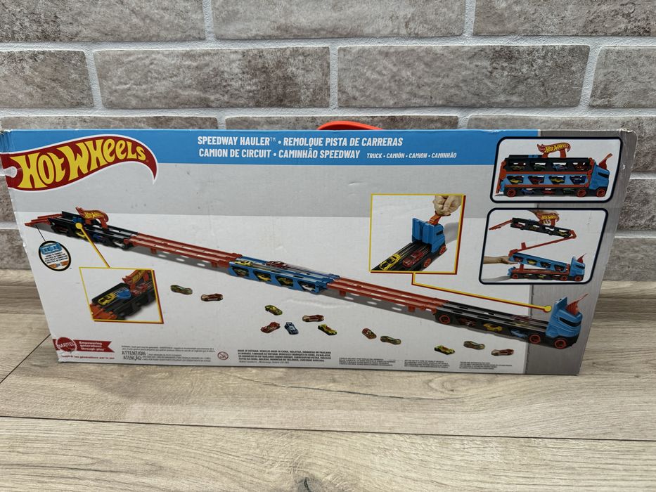 Гоночний транспортер Hot Wheels 2 в 1