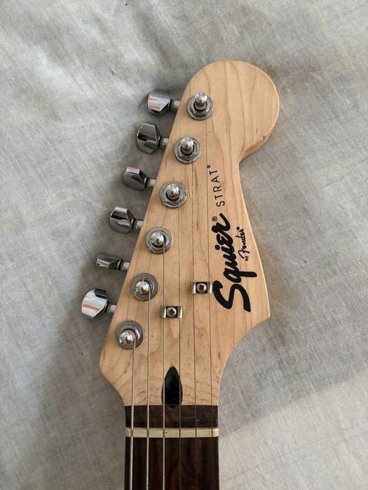 Guitarra elétrica Squier by Fender