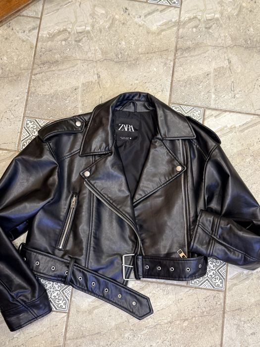 Куртка косуха від Zara чорного кольору.майже нова,без