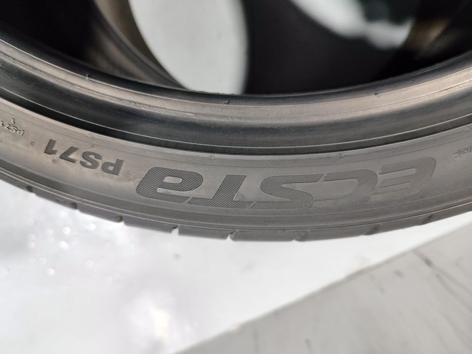 2 pneus semi novos 235-35R19 kumho - Oferta dos Portes