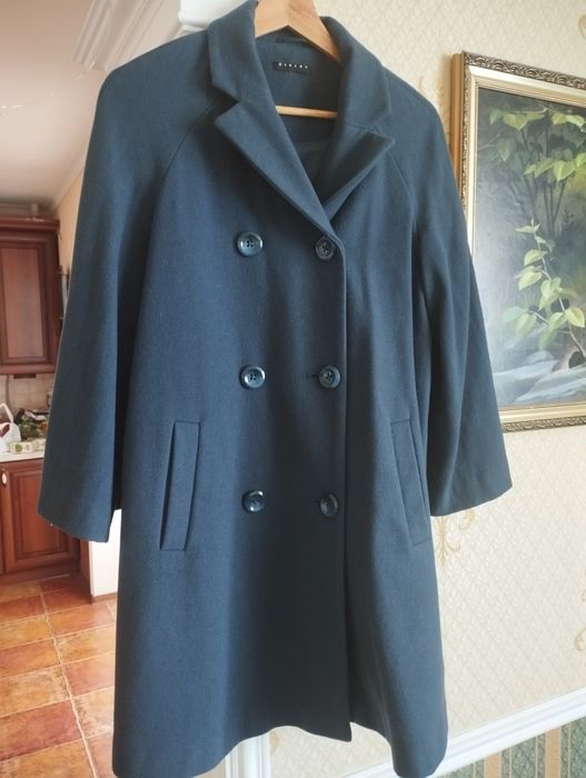 Пальто бренду Sisley для вагітних жінок
