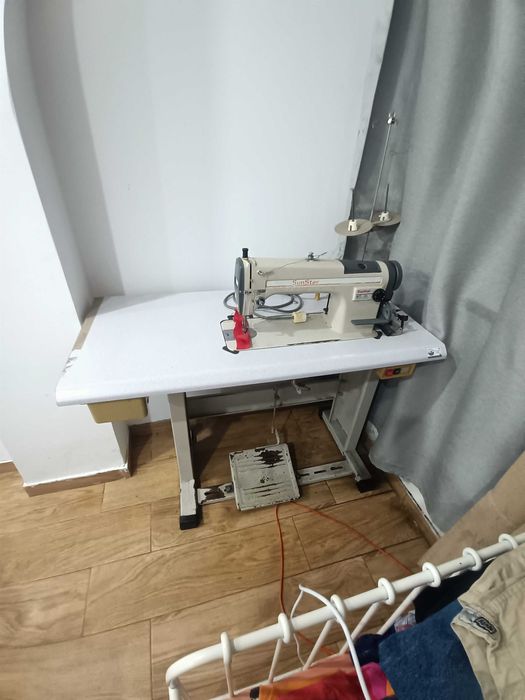 Máquina de costura industrial