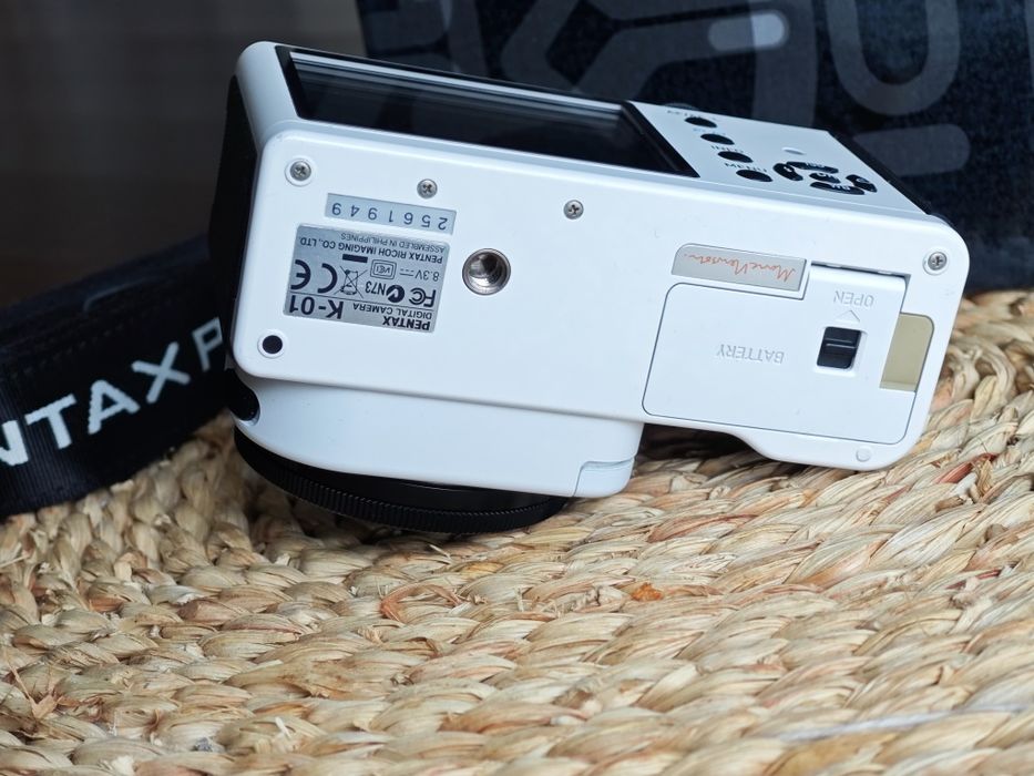 Pentax K-01 z obiektywem DA 40mm XS  Unikat !!!