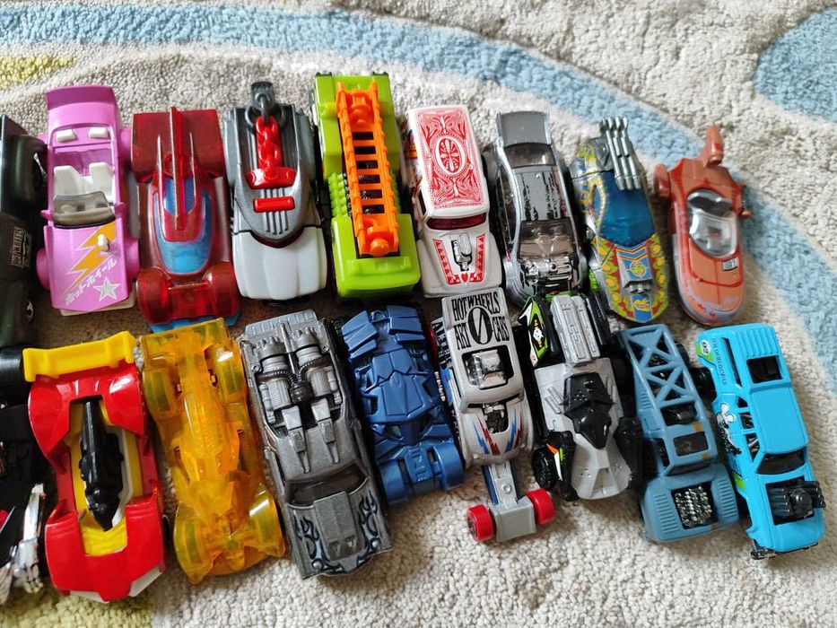 Машинки hot wheels