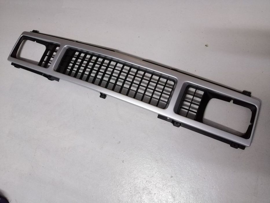 Grelha Bedford Isuzu Kbd25 Kbd26 Kbd27 Kbd 25, 26 ,27 (NOVA)
