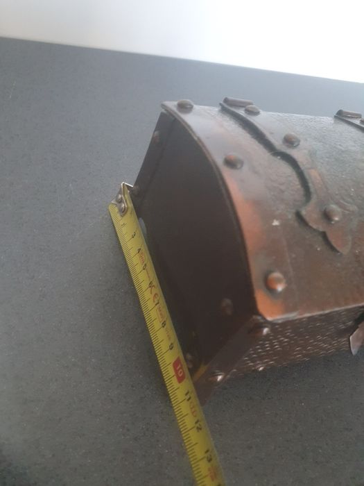 Dekoracyjne metalowe pudełko szkatułka