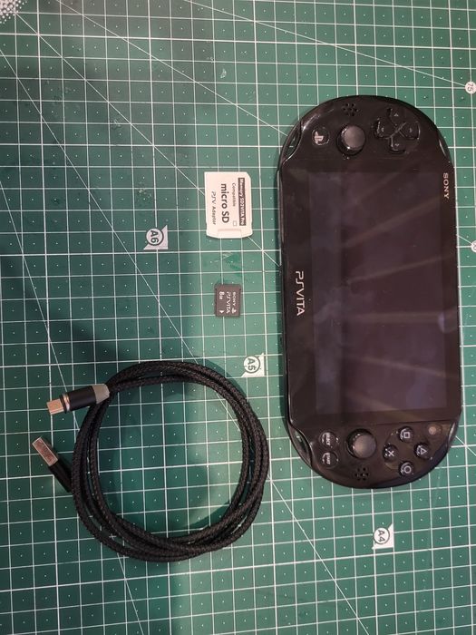 Продам PS Vita 2000 ( slim )