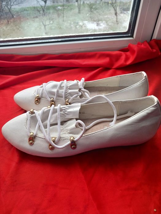 Жіночі макасини.