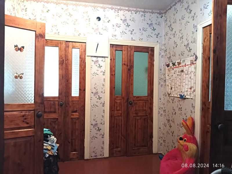 Продам.. двухэтажный кирпичный дом в Мерефе.