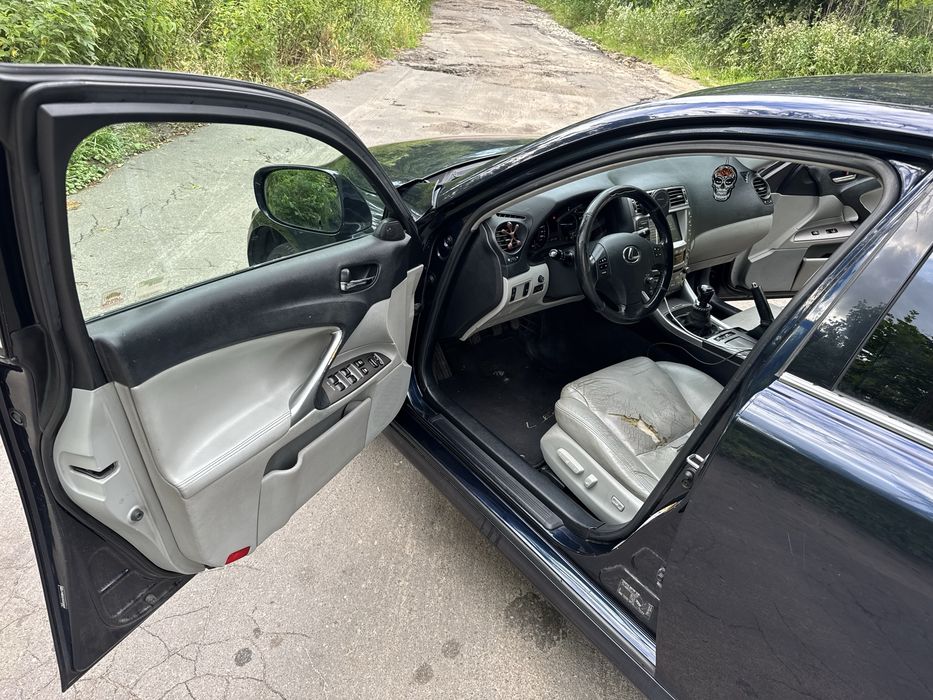 Lexus is 220d, 2007рік