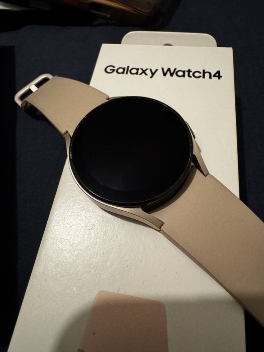 Samsung Galaxy S21 5G + Samsung Galaxy Watch 4 smartwatch
