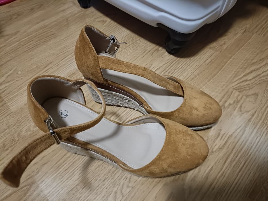 Espadryle na koturnie r.39 kolor camel