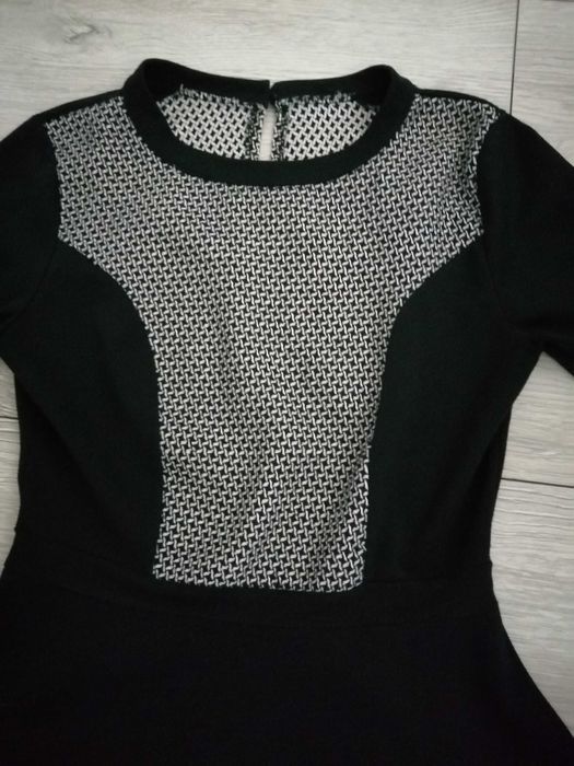 Bluzka damska elegancka z baskinką s/m, 36/38