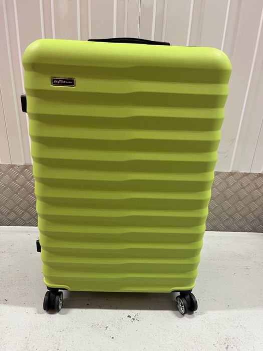 Walizka nowa plastkowa skyflite