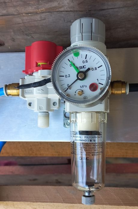 Фільтер масло волого отделитель з редуктором.